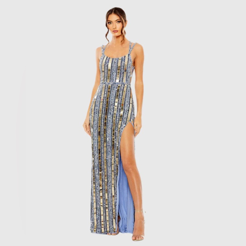MAC DUGGAL Halter Neck Embellished Detailed Back Gown